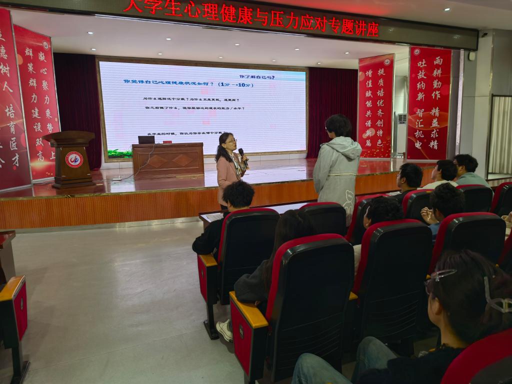 学生讲座2.jpg