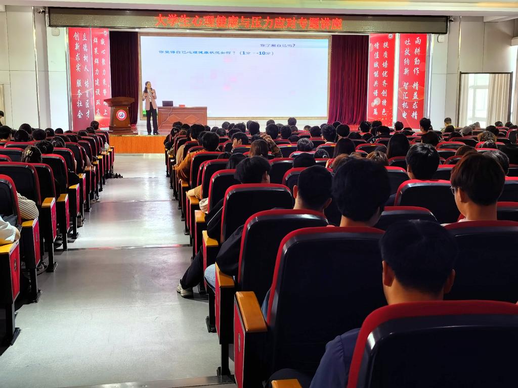 学生讲座1.jpg